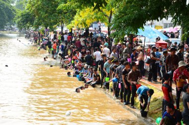 Chiang mai, Tayland - 14 Nisan: insanların zevk suyu birlikte songkran Festivali 14 Nisan 2014 chiang mai, Tayland sıçramasına 