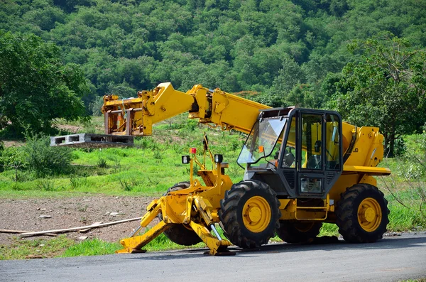 Estacionamento de máquinas no local de construção — Fotografia de Stock