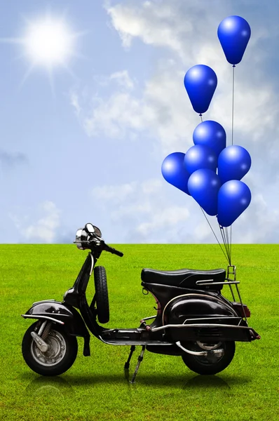 Retro scooter and colorful balloon — Stock Photo, Image