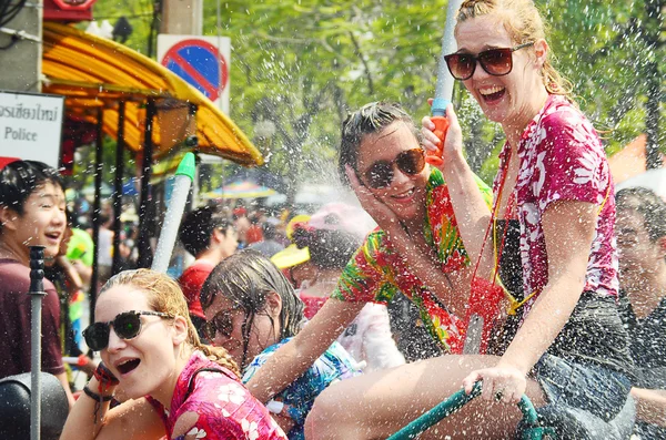 CHIANG MAI, THAILAND - APRIL 15 : People celebrating Songkran water festival in the streets by throwing water at each other on 15 April 2014 in Chiang Mai, Thailand — Stock Photo, Image