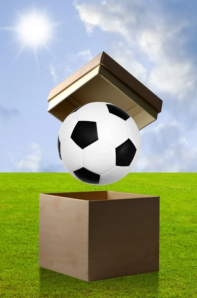 Fútbol en caja abierta — Foto de Stock