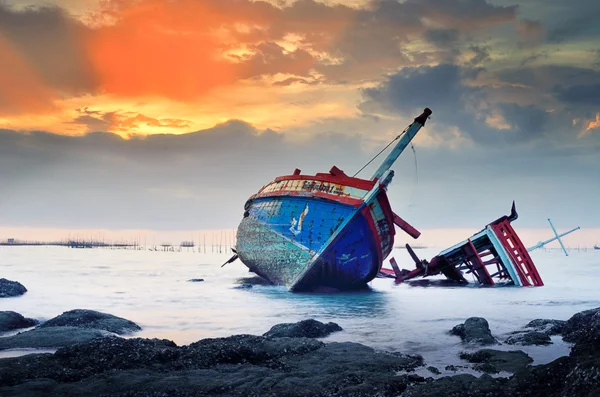 Shipwreck on June 20, 2014 in Ang Sila, Chonburi, Thailand — Stock Photo, Image