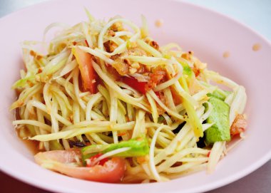 Papaya salatası veya Sum-Tam, Tayland baharatlı salatası.
