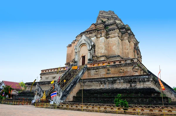 Temple Chedi luang à chiang mai — Photo