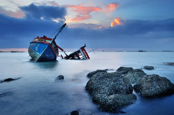 CHONBURI- JUNE 20 : Shipwreck on June 20, 2014 in Ang Sila, Chonburi, Thailand. — Stock Photo, Image