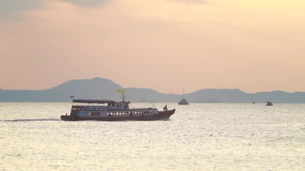 Chonburi Thailand Nov Поромний Човен Островом Чанг Небом Заході Листопада — стокове відео