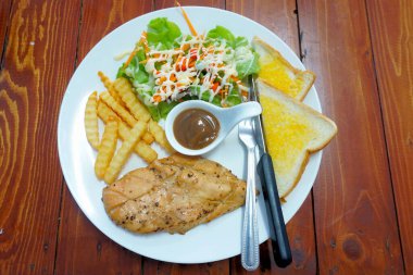 Salata ve ekmek ile biftek, Üst Manzara