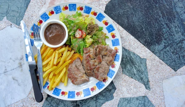 Steak Avec Salade Frites — Photo