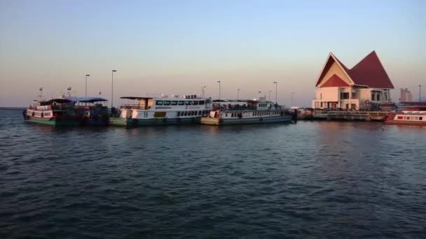 Chonburi Thailand Dec Färja Båt Förtöjd Hamn Med Solnedgång Himlen — Stockvideo