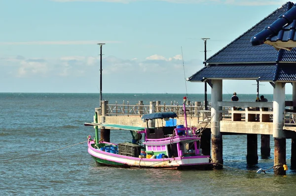 Chonburi Thailand Feb Móló Mellett Horgonyzó Halászhajó 2022 Február Bangsaenben — Stock Fotó