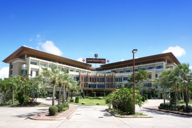 CHONBURI, THAILAND - 19 Şubat: Tayland Kızıl Haç Yaşlılar Rehabilitasyon Merkezi binası 19 Şubat 2022 tarihinde Bang-Pra, Sriracha, Chonburi, Tayland