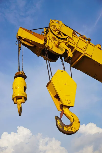 Gros Plan Crochet Grue Jaune Avec Ciel Bleu Backgorund Vue — Photo