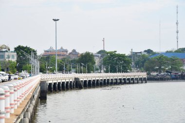CHONBURI, THAILAND - 26 Şubat 2022 tarihinde Ang sila, Chonburi, Tayland 'da deniz kenarında görülmek üzere balkon