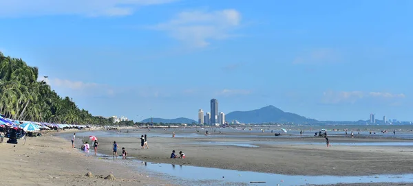 Bangsaen Thailand Března Lidé Relaxují Pláži Března 2022 Bangsaenu Chonburi — Stock fotografie