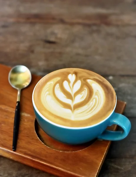 Forró Latte Csésze Asztalon — Stock Fotó