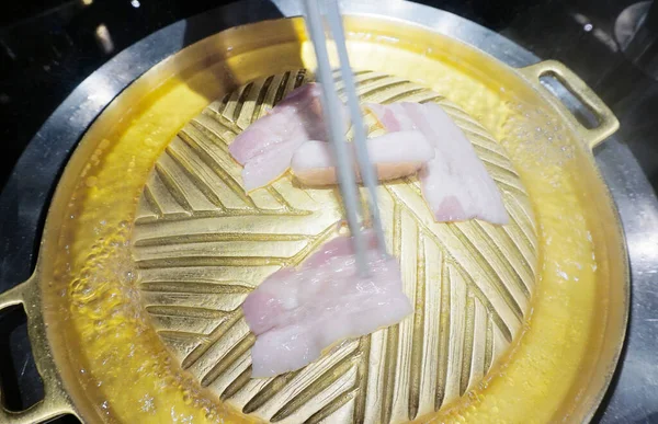 Panela Latão Quente Carne Crua Para Churrasco Vista Alto Ângulo — Fotografia de Stock