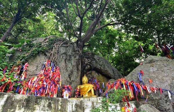 Chonburi Thailand Apr Socha Zlatého Buddhy Horském Khao Tabaeku Dubna — Stock fotografie