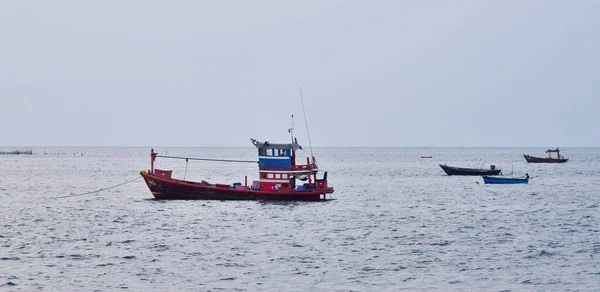 Chonburi Thailand Mar 2022年3月19日在泰国春晚Siracha Bang Phra湾的渔船泊岸 — 图库照片
