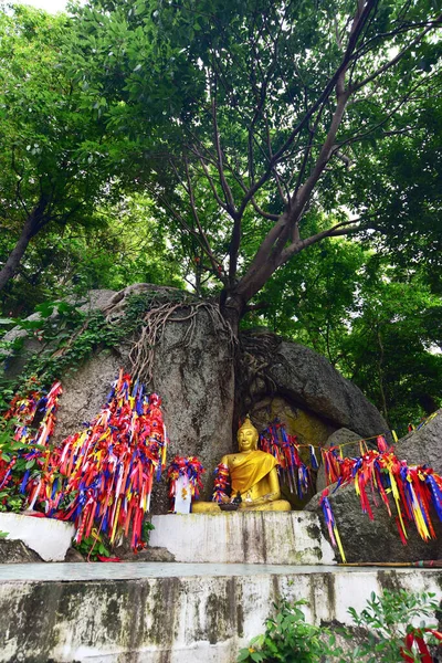 Chonburi Thailand Apr Socha Zlatého Buddhy Horském Khao Tabaeku Dubna — Stock fotografie