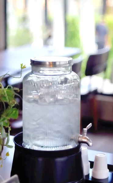 Drinking Water Ice Glass Tank — Zdjęcie stockowe