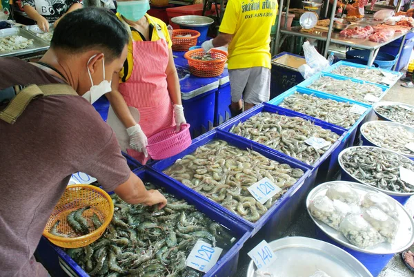 Chonburi Thailand May People Buying Shrimp Market May 2022 Siracha — Stockfoto