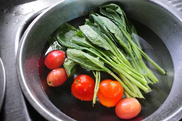 Légumes Propres Dans Lavabo Vue Grand Angle — Photo