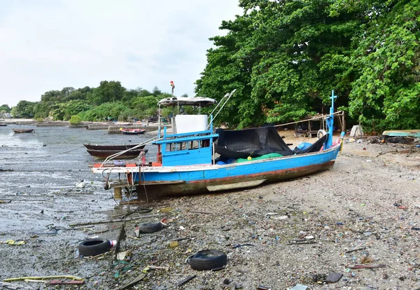 Chonburi Thailand March Fisherman Boat Moored Beach Low Tide Sea — ストック写真