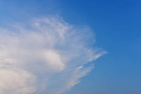 Wolken Vor Blauem Himmel — Stockfoto
