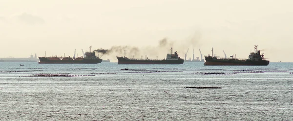 Chonburi Tajlandia Luty Grupa Statków Towarowych Dymem Morzu Dniu Lutego — Zdjęcie stockowe