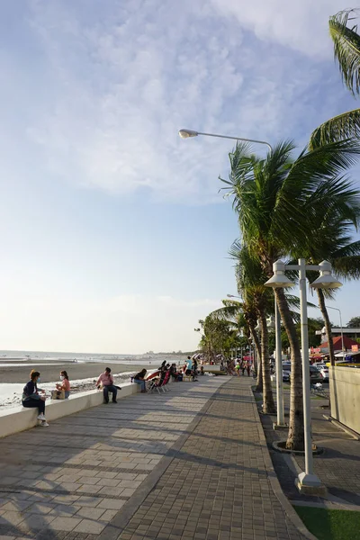 3月26日 2022年3月26日在泰国淳布里邦萨恩 靠近邦萨恩海滩的街道平台上的景观 — 图库照片