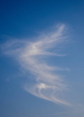 Mavi gökyüzü arka planında güzel bulutlar, doğa arkaplanı
