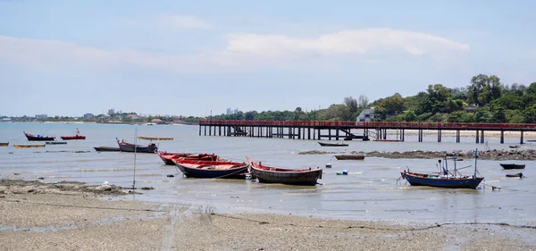 Chonburi Thailand Juli Groep Vissersboten Afgemeerd Zee Bij Vloed Juli — Stockfoto