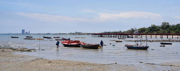 Chonburi Tailandia Julio Grupo Barcos Pesqueros Amarrados Mar Con Marea — Foto de Stock