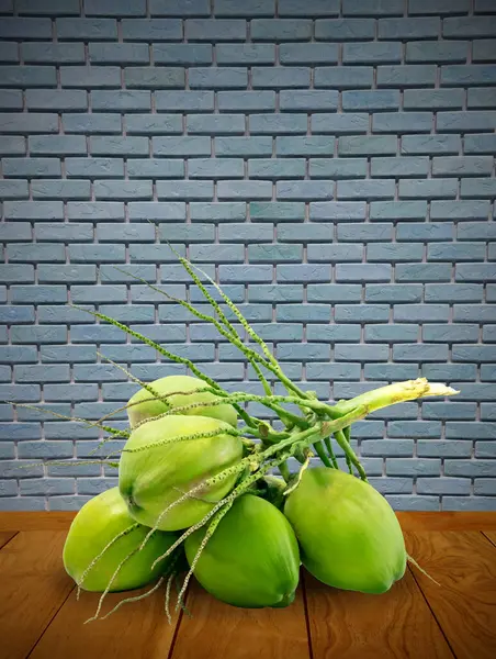 Group Green Coconut Wooden Deck — Stock Photo, Image