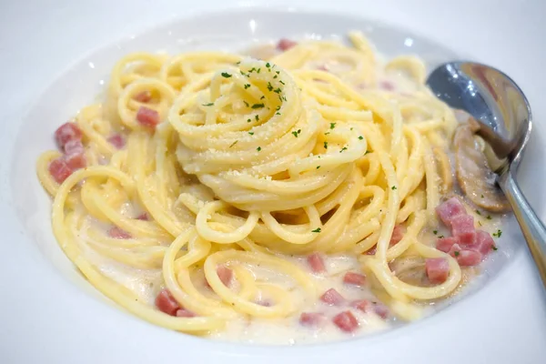 Spaghetti Carbonara Italiaanse Keuken Witte Schotel — Stockfoto