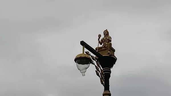 Chonburi Thailand Липня Скульптура Вершині Вуличної Лампи Хмарного Неба Липня — стокове фото