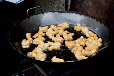 Deep-fried doughstick in hot oil, Patongo