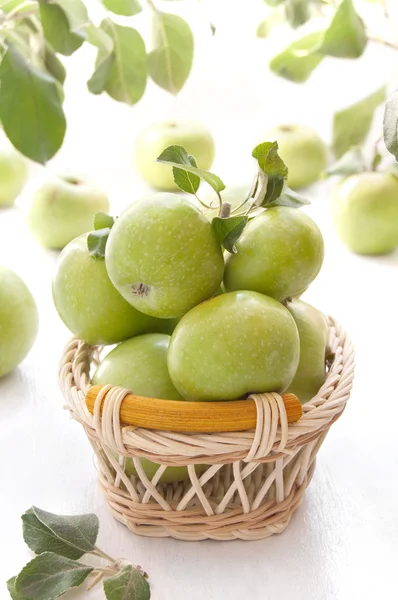Šťavnatá zelená jablka — Stock fotografie