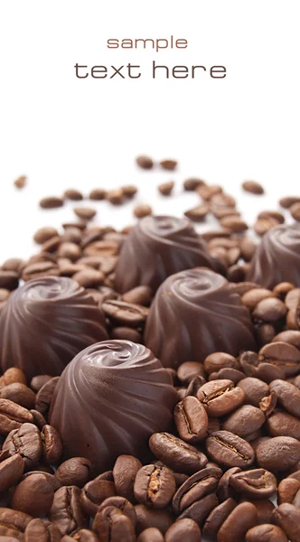 与咖啡豆巧克力糖果 — 图库照片