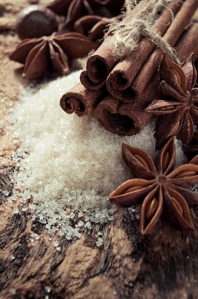 Palitos de canela e anis estrelado — Fotografia de Stock