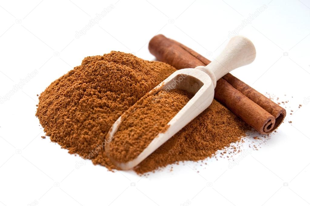 Cinnamon sticks and powder