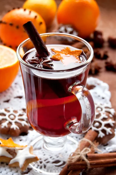 Mulled wine with slice of orange — Stock Photo, Image