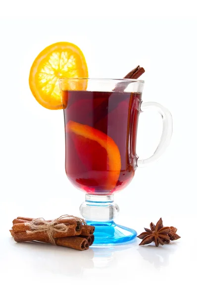 Glögg med skiva av orange — Stockfoto