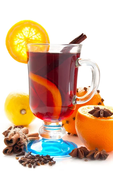 Glögg med skiva av orange — Stockfoto