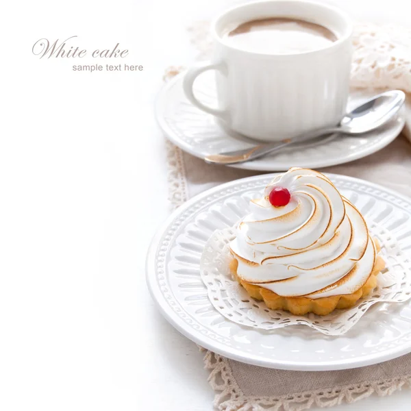 Kuchen mit weißer Sahne — Stockfoto