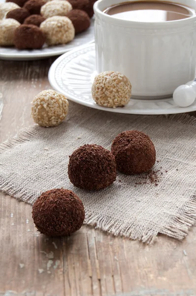 Tartufo di cioccolato, dessert fatto in casa — Foto Stock