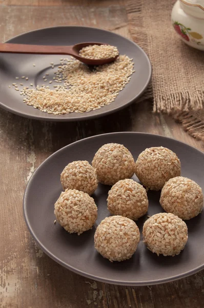 Postre casero con semillas de sésamo —  Fotos de Stock