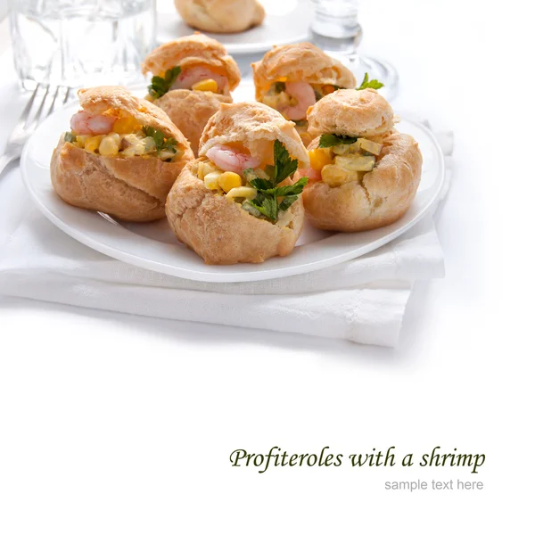 Profiteroles com um camarão — Fotografia de Stock