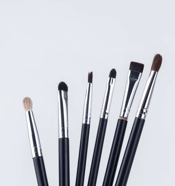 Brosse de maquillage isolée sur noir — Photo