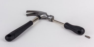 Beyaz bir arka plan üzerinde izole çekiç.